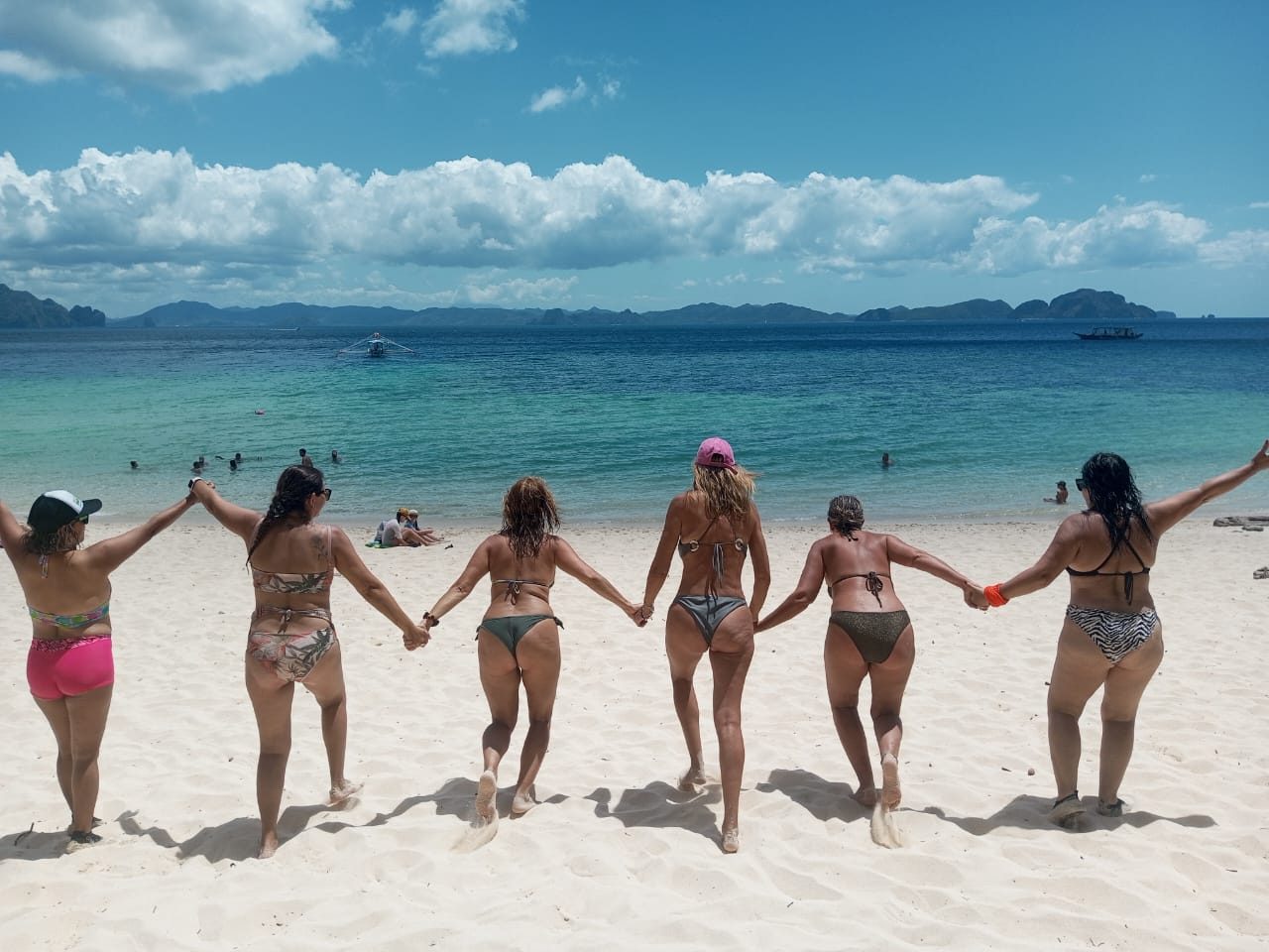 Un grupo de mujeres en el Templo Azul de Tailandia