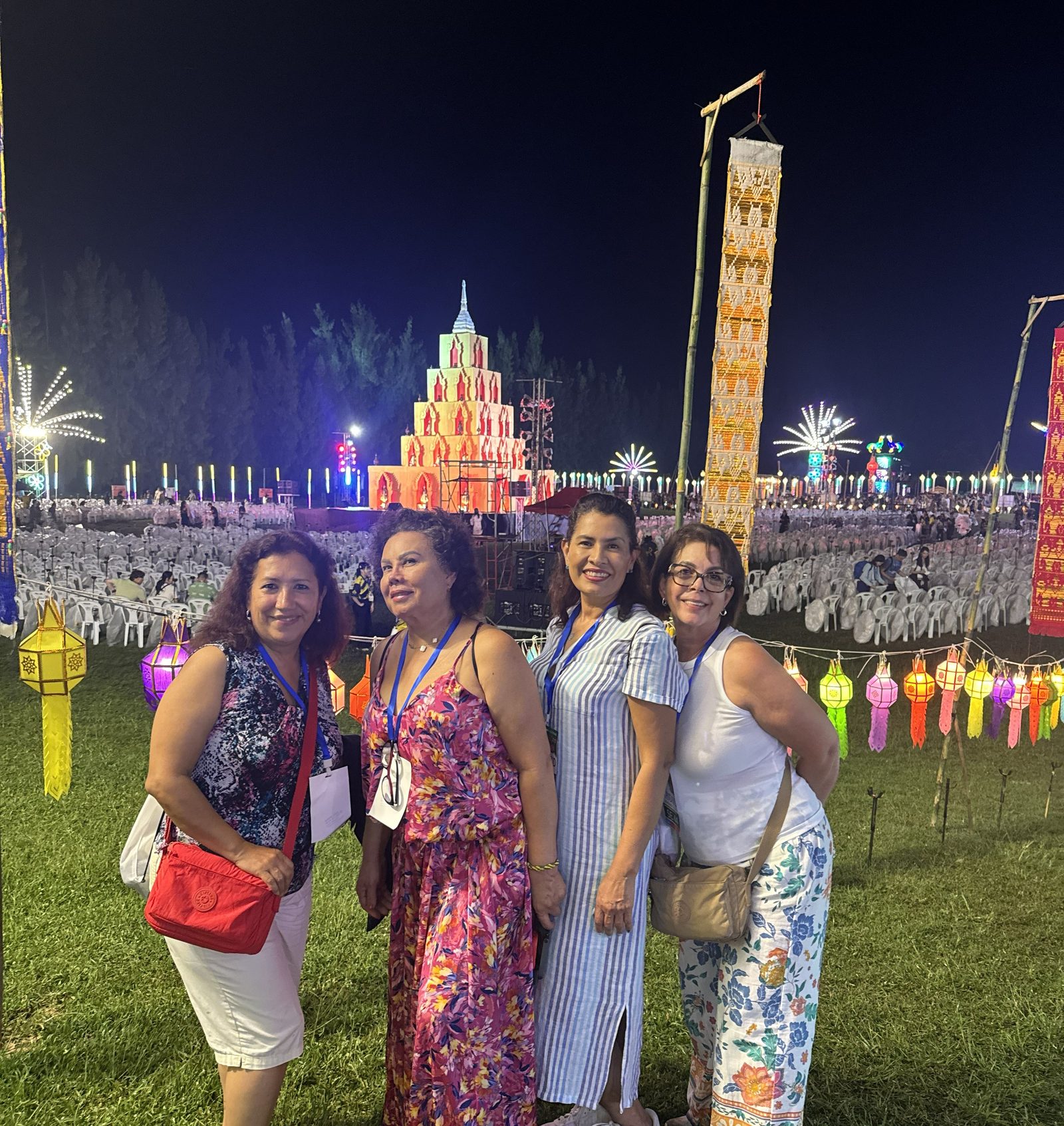 Viajeras en el festival de las linternas en el sudeste asiático